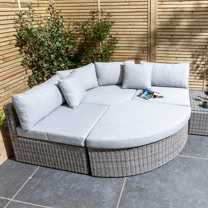Spacious Multi-Piece Outdoor Rattan Effect Furniture Set in Light Grey